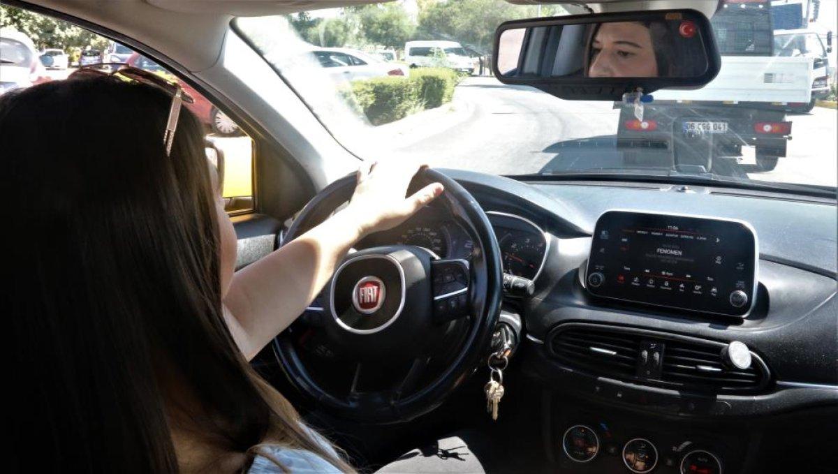 Antalya'da yüksek lisans mezunu taksici akademisyenliğe hazırlanıyor