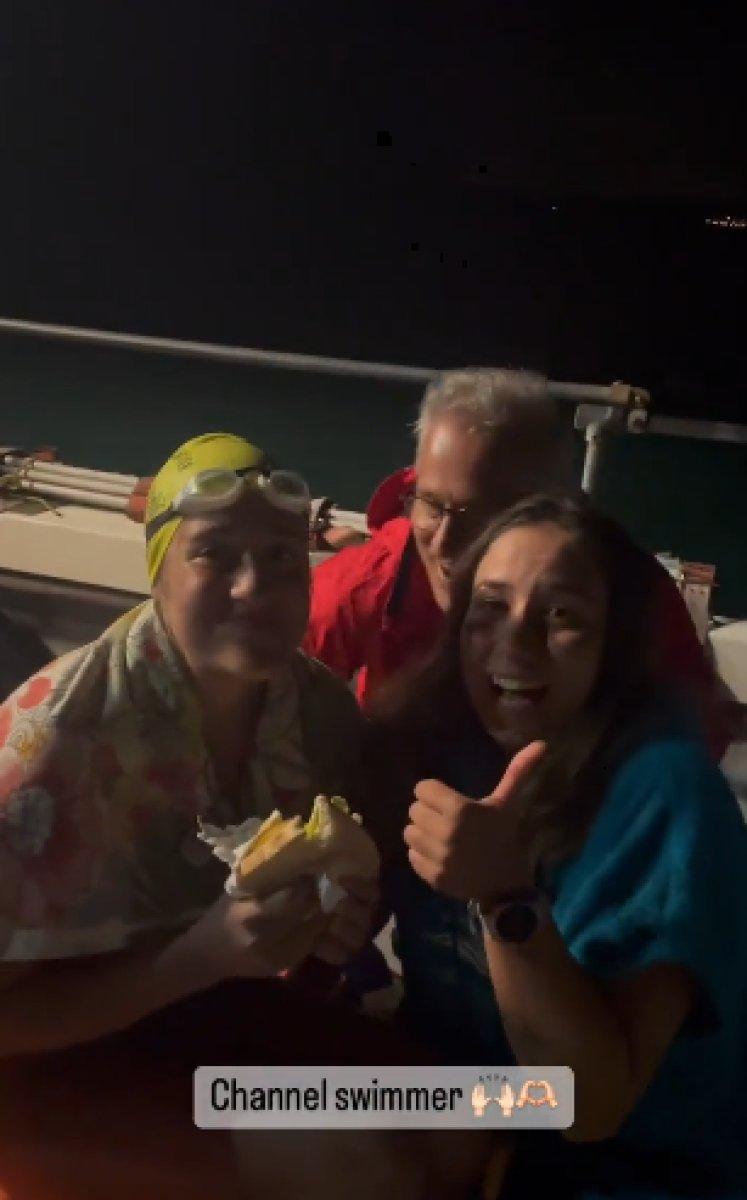 Aysu Türkoğlu, Manş Denizi'ni 16 saatte yüzerek rekor kırdı