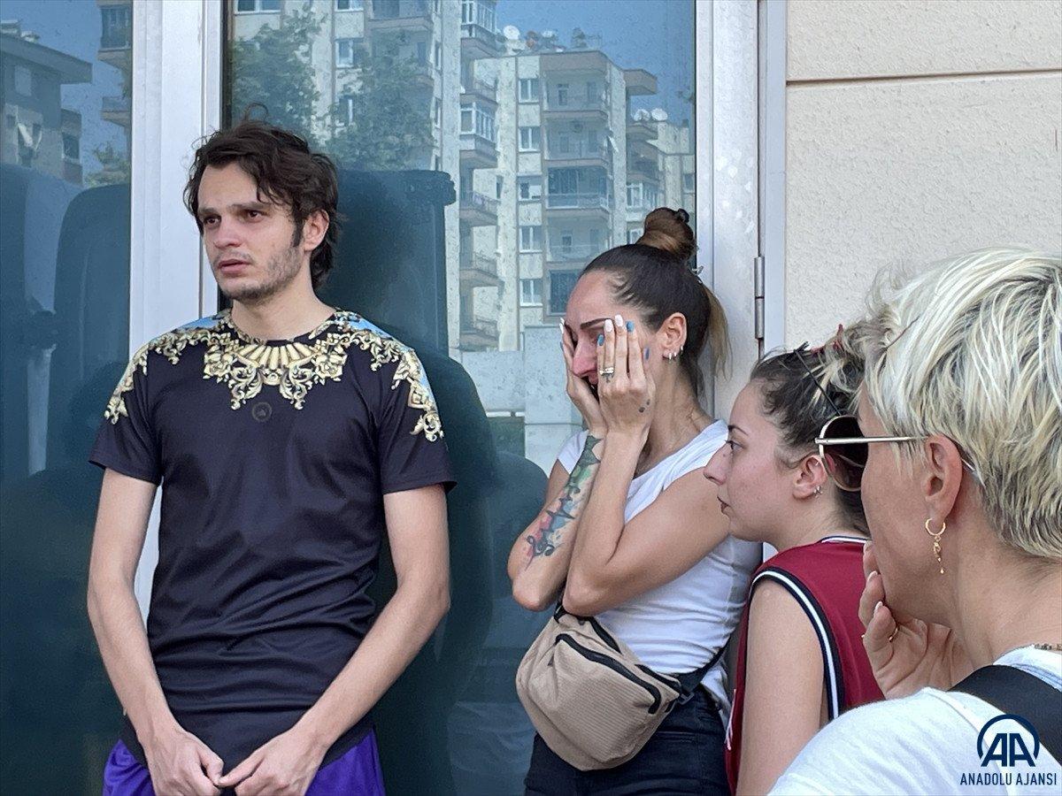 Antalya'da aydınlatma direğine çarpan motosikletin sürücüsü öldü