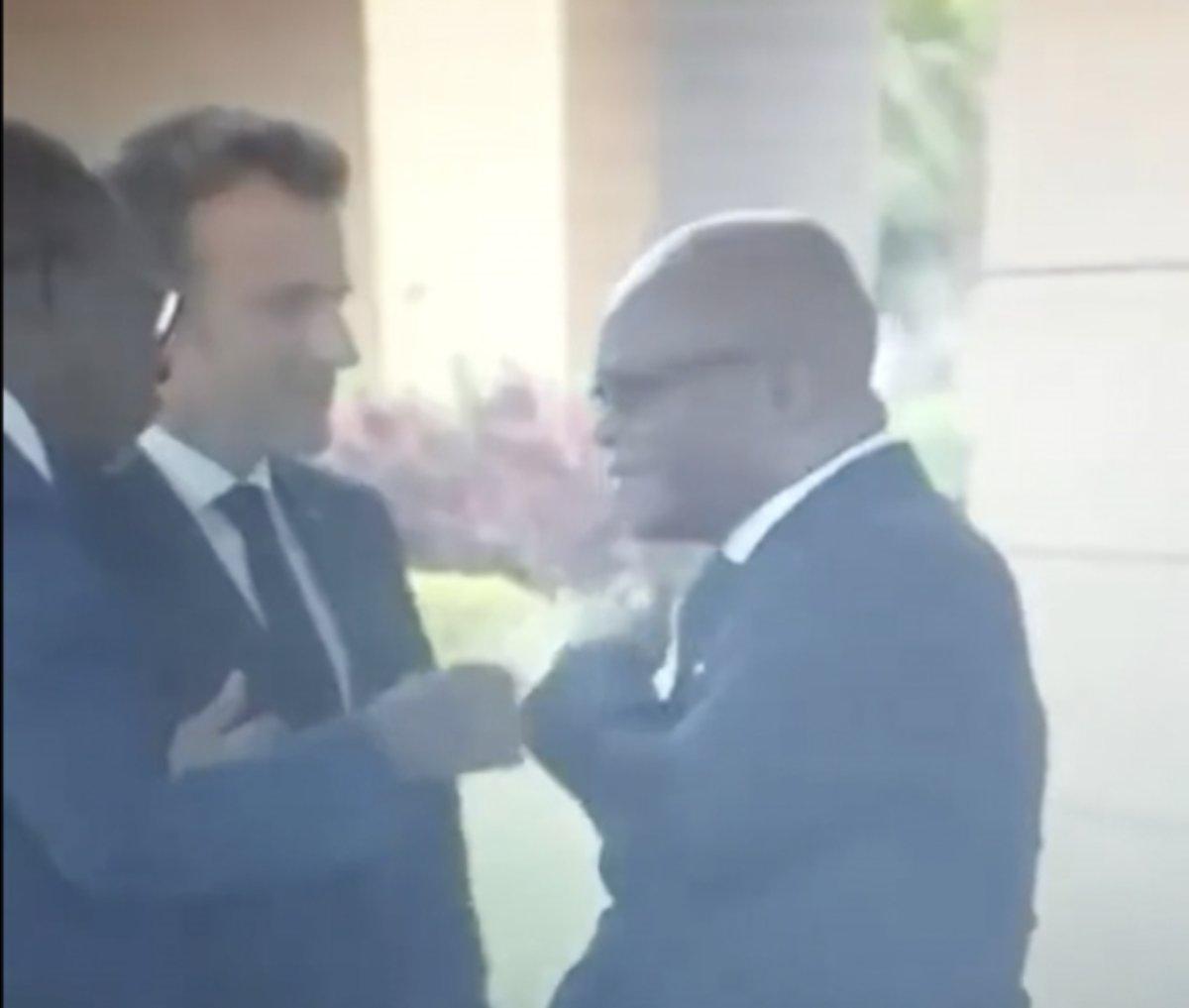 Beninli Bakan'ın, Macron'un dokunduğu omzunu temizlemesi gündem oldu