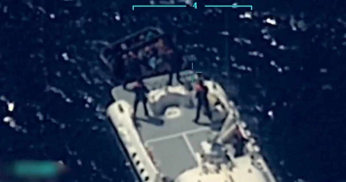 Yunanistan'ın Ege Denizi'nde geri ittiği göçmenler kurtarıldı