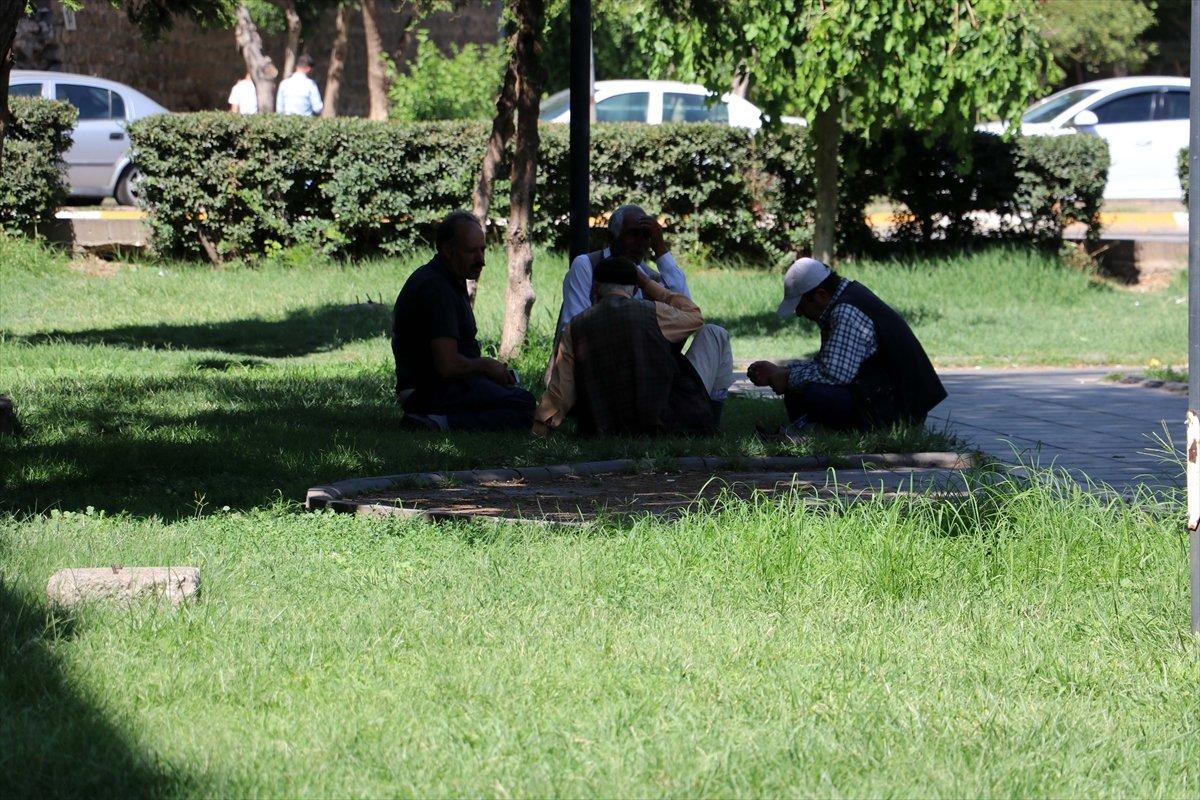 Diyarbakır'da 40 dereceyi aşan sıcak hava bunaltıyor