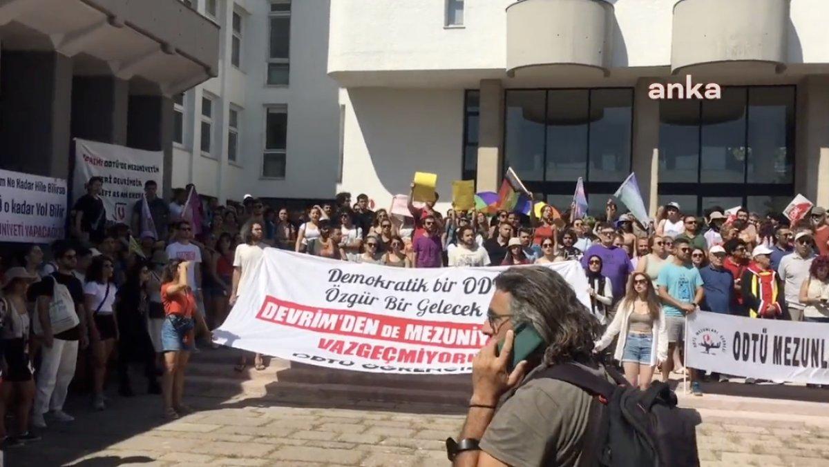 ODTÜ'de iptal edilen mezuniyet töreni protestosu