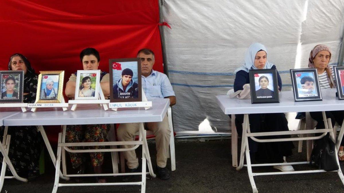 Evlat nöbetindeki baba: Onların çocukları Almanya’da okuyorlar