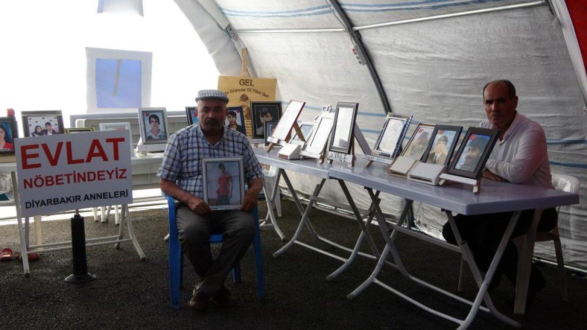 Evlat nöbetindeki baba: Onların çocukları Almanya’da okuyorlar