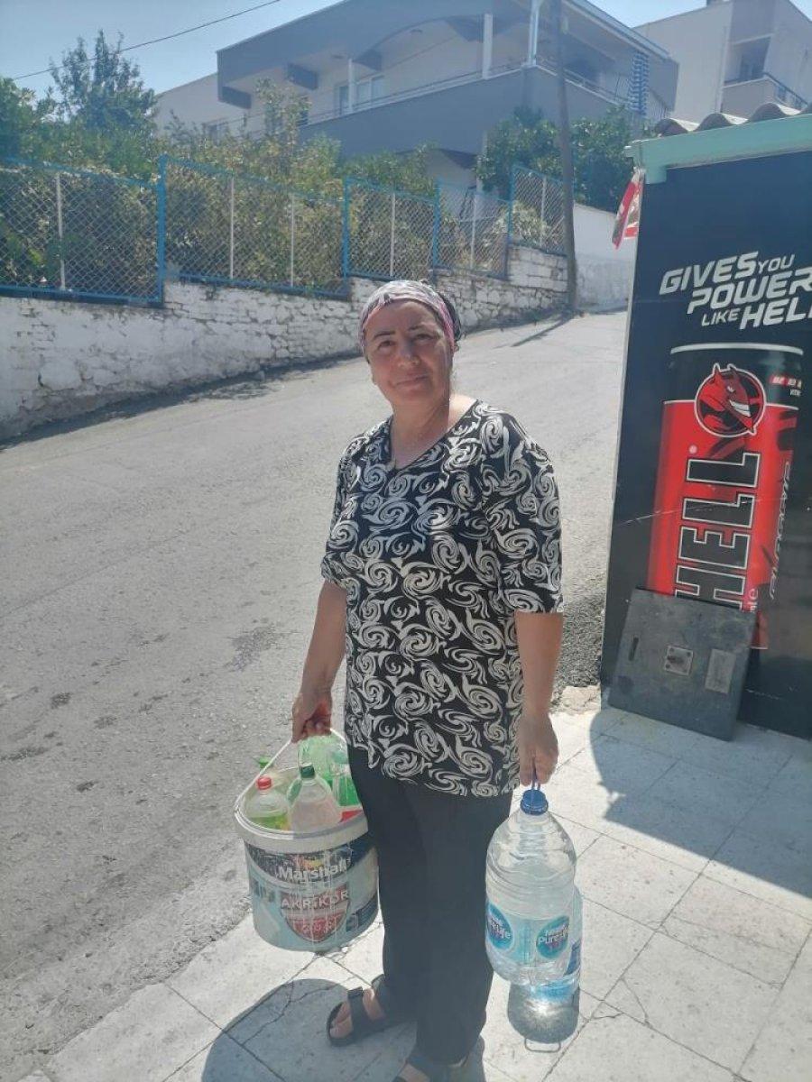 İzmir'de vatandaşların su çilesi: Bidonlarla kuyruğa girdiler