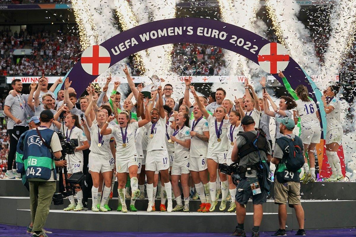 Almanya'yı uzatmalarda deviren İngiltere, Avrupa Kadınlar Futbol Şampiyonu oldu