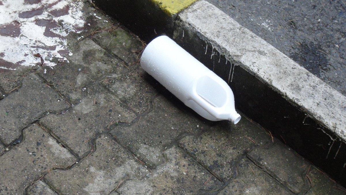 Şişli’de bir kadın, yoldan geçenlerin üzerine kezzap döktü