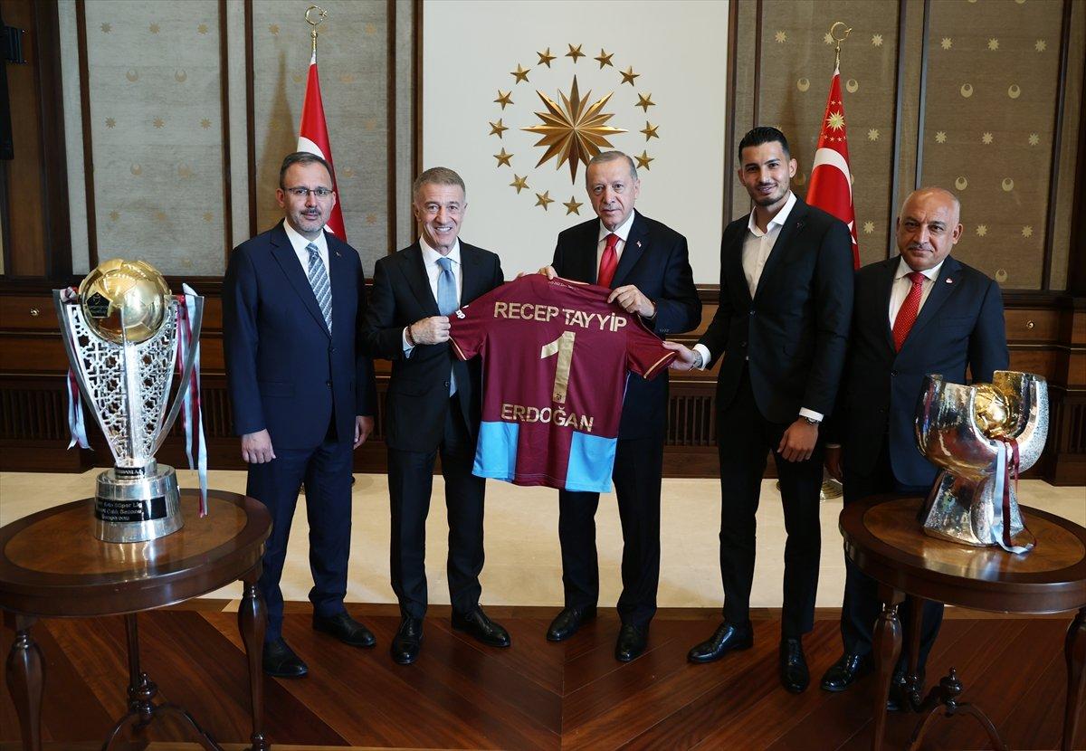 Cumhurbaşkanı Erdoğan, Trabzonspor Kulübü heyetini kabul etti