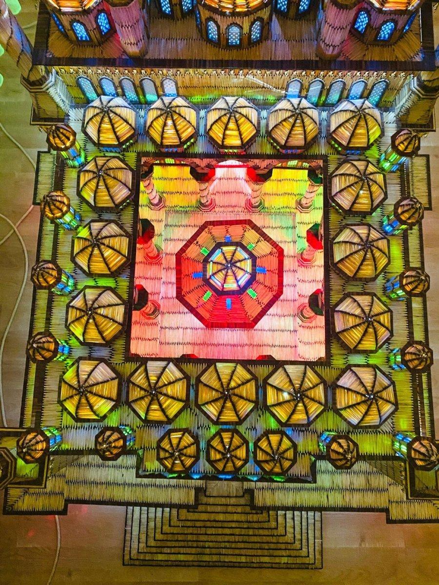 İzmir'de 190 bin 900 adet kibrit çöpüyle dev cami maketi yaptı