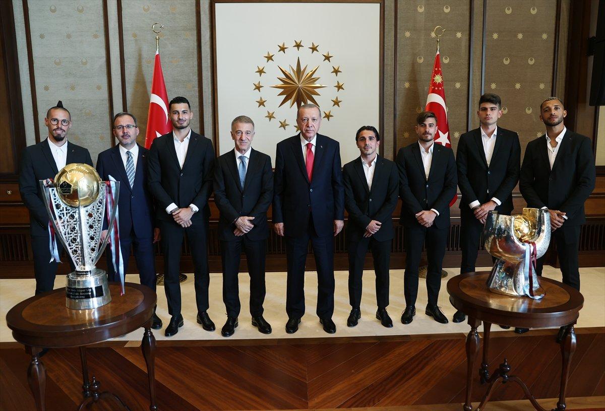 Cumhurbaşkanı Erdoğan, Trabzonspor Kulübü heyetini kabul etti