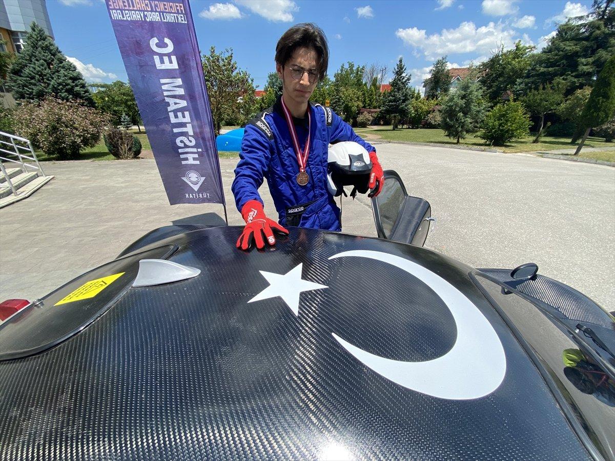 Düzce'de imam hatip lisesi öğrencileri, yaptıkları elektrikli araçla takdir topladı