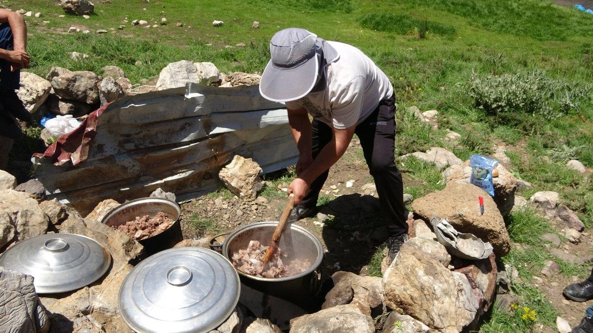Hakkarililer Kürt beyzbolu ile Amerikan beyzboluna rakip