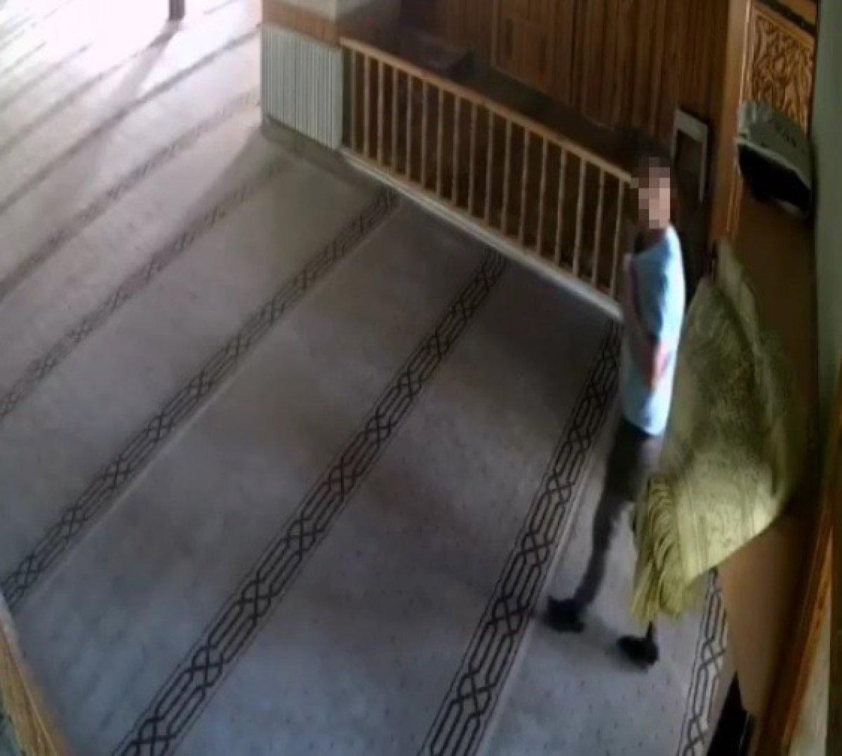 Kütahya'da camiden çocuklar için ayrılan dondurma parasını çaldı