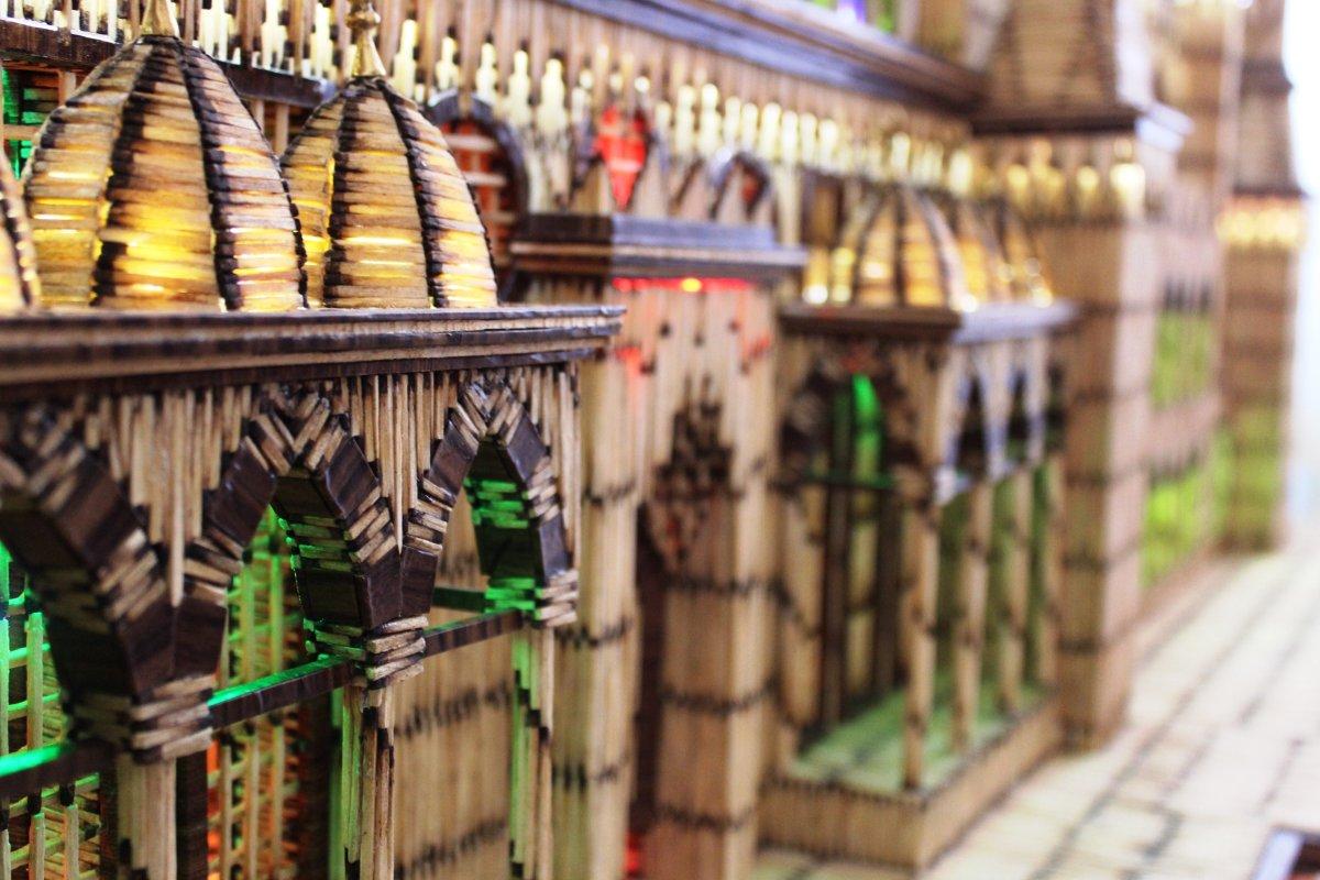 İzmir'de 190 bin 900 adet kibrit çöpüyle dev cami maketi yaptı