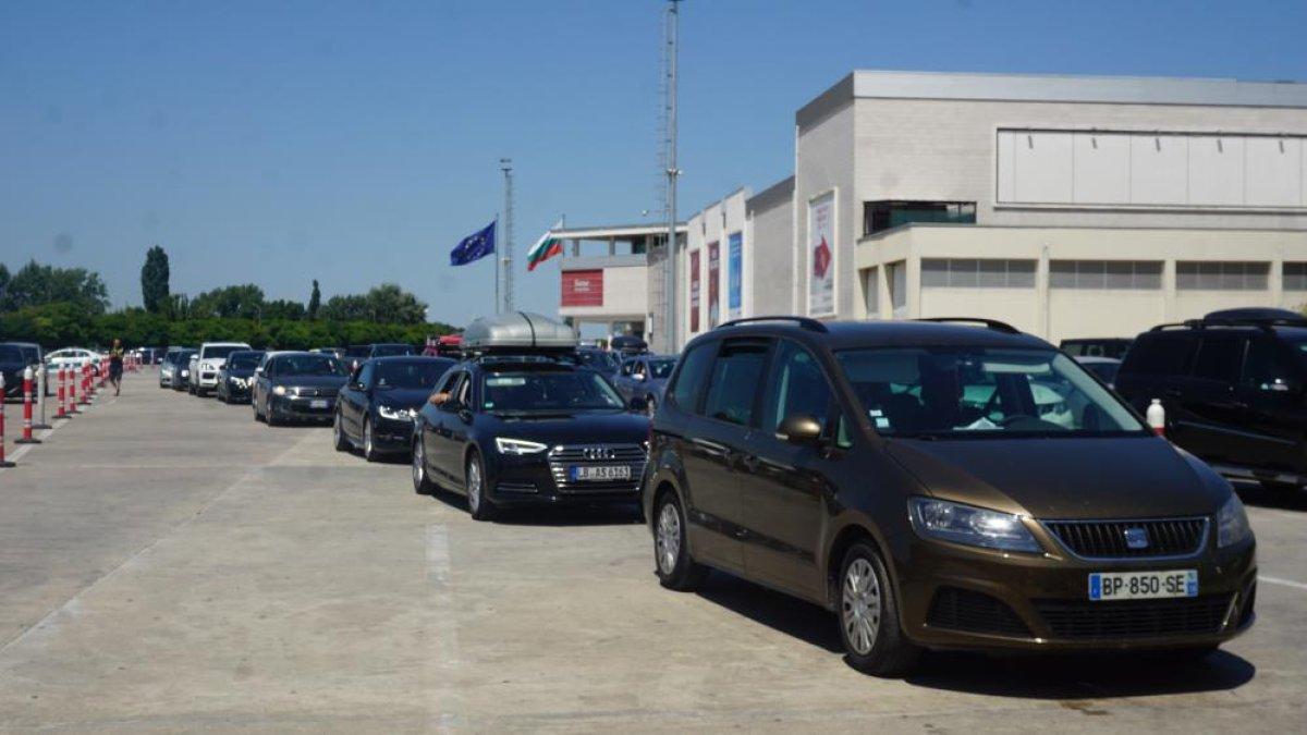 Sınır kapısındaki uzun kuyruklardan oteller de nasibini alıyor