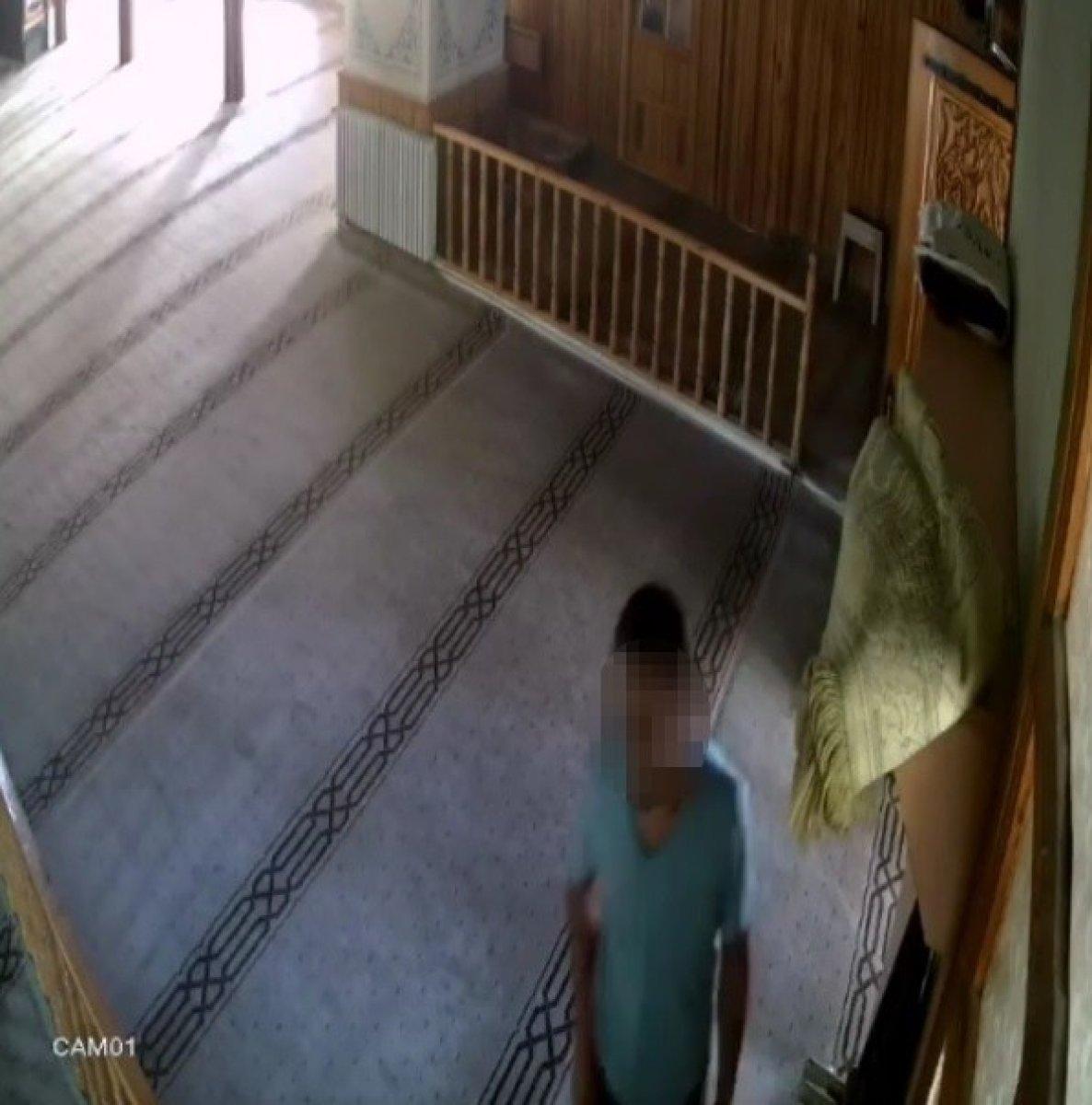 Kütahya'da camiden çocuklar için ayrılan dondurma parasını çaldı