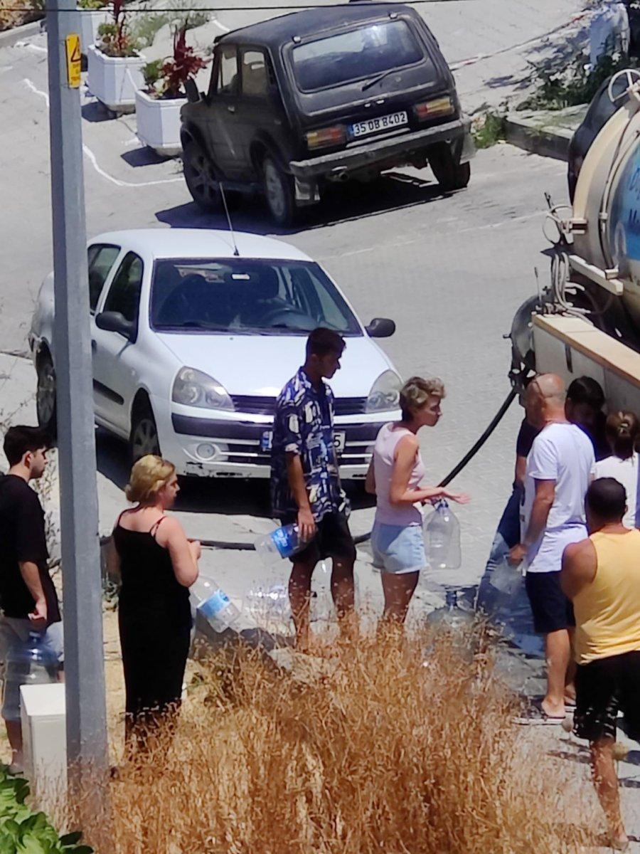 Dikili'de CHP'li başkan heykel açılışı yaptı