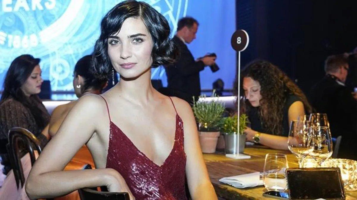 Demet Akalın'ın Tuba Büyüküstün paylaşımı olay oldu