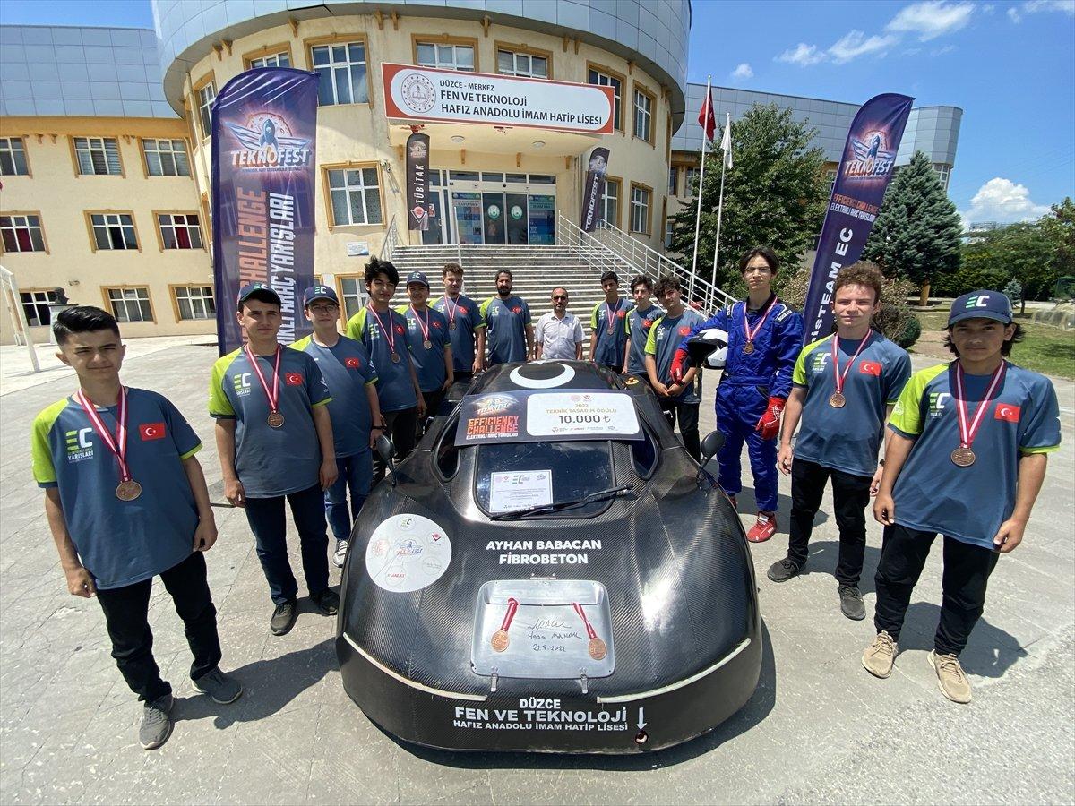 Düzce'de imam hatip lisesi öğrencileri, yaptıkları elektrikli araçla takdir topladı