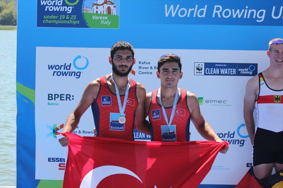 Genç kürekçilerden İtalya'da 3 madalya