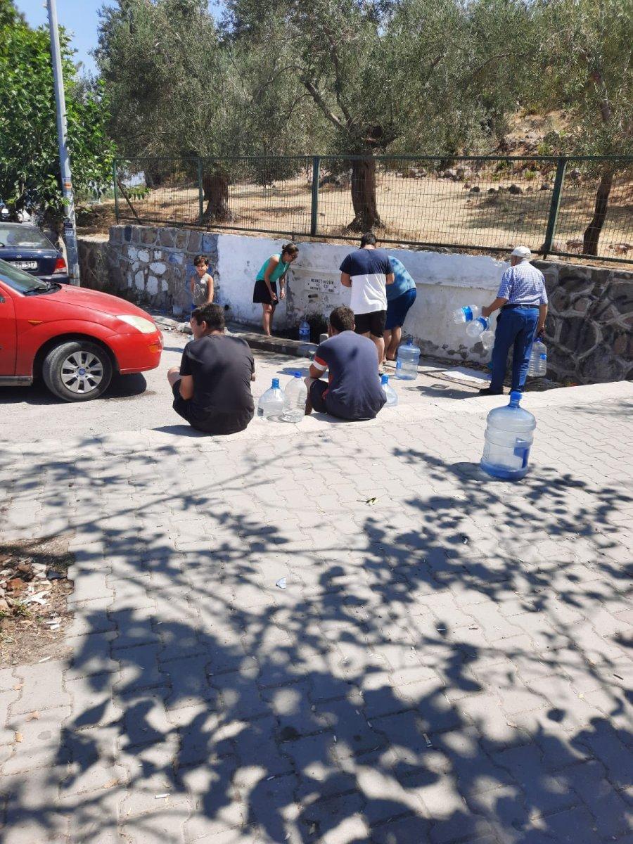 Dikili'de CHP'li başkan heykel açılışı yaptı