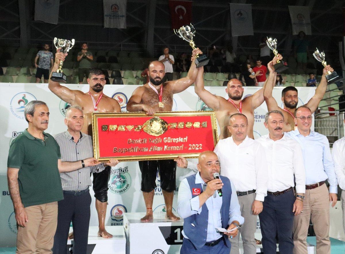 Denizli Yağlı Güreşleri'nde Orhan Okulu başpehlivan