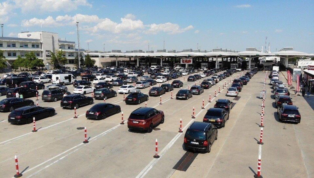 Sınır kapısındaki uzun kuyruklardan oteller de nasibini alıyor