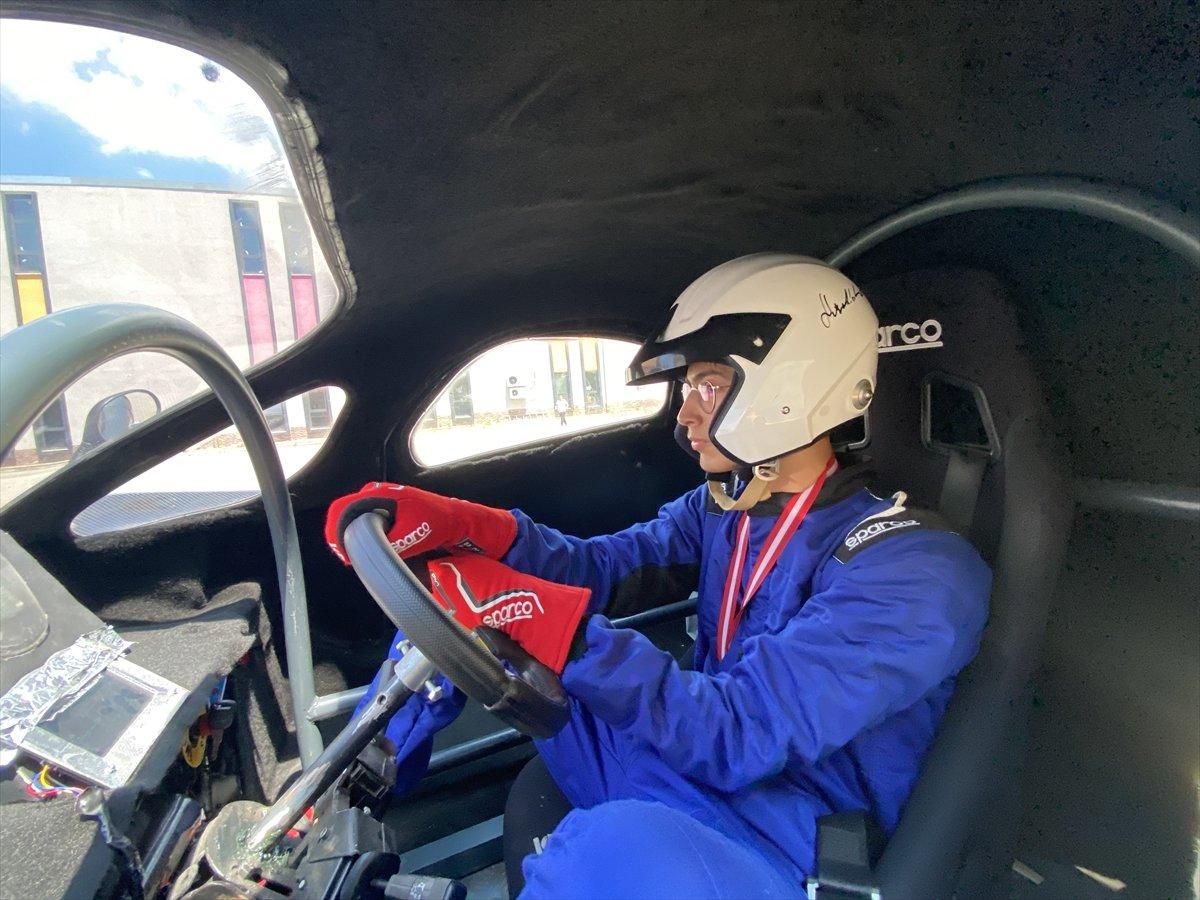 Düzce'de imam hatip lisesi öğrencileri, yaptıkları elektrikli araçla takdir topladı