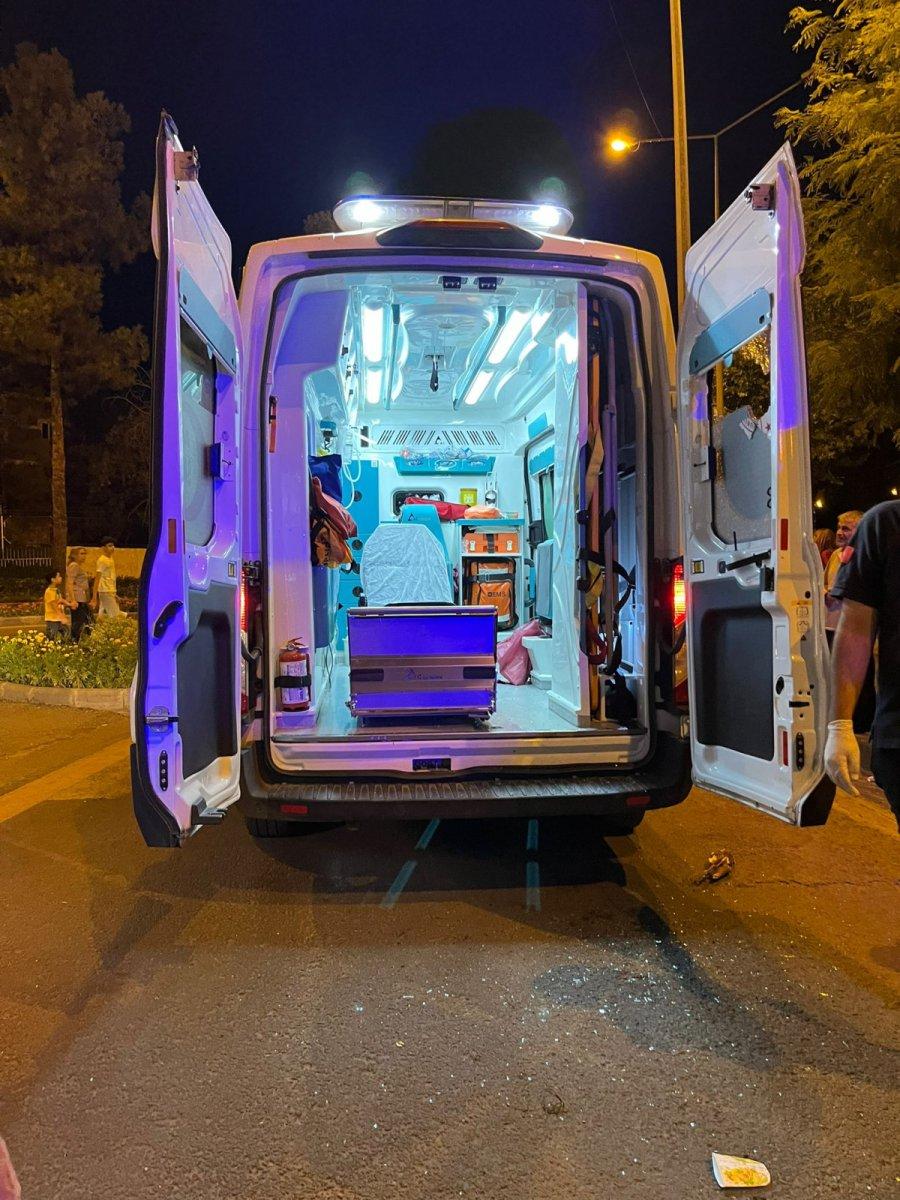 Diyarbakır’da zihinsel engelli genç ambulansa taşla saldırdı