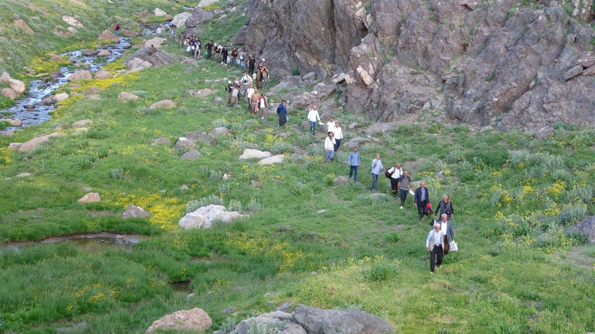 Hakkarililer Kürt beyzbolu ile Amerikan beyzboluna rakip