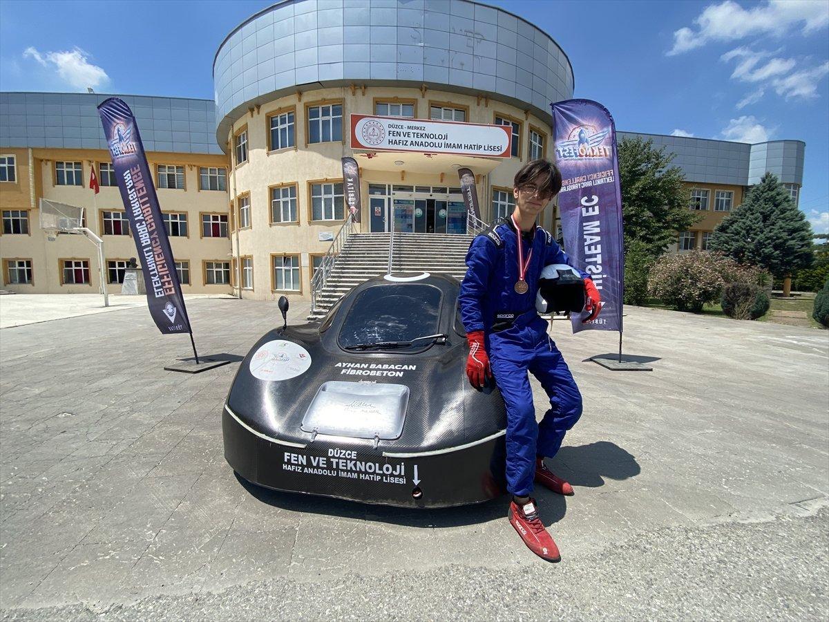 Düzce'de imam hatip lisesi öğrencileri, yaptıkları elektrikli araçla takdir topladı