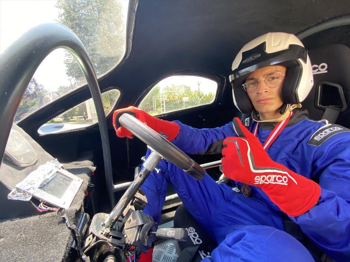 Düzce'de imam hatip lisesi öğrencileri, yaptıkları elektrikli araçla takdir topladı