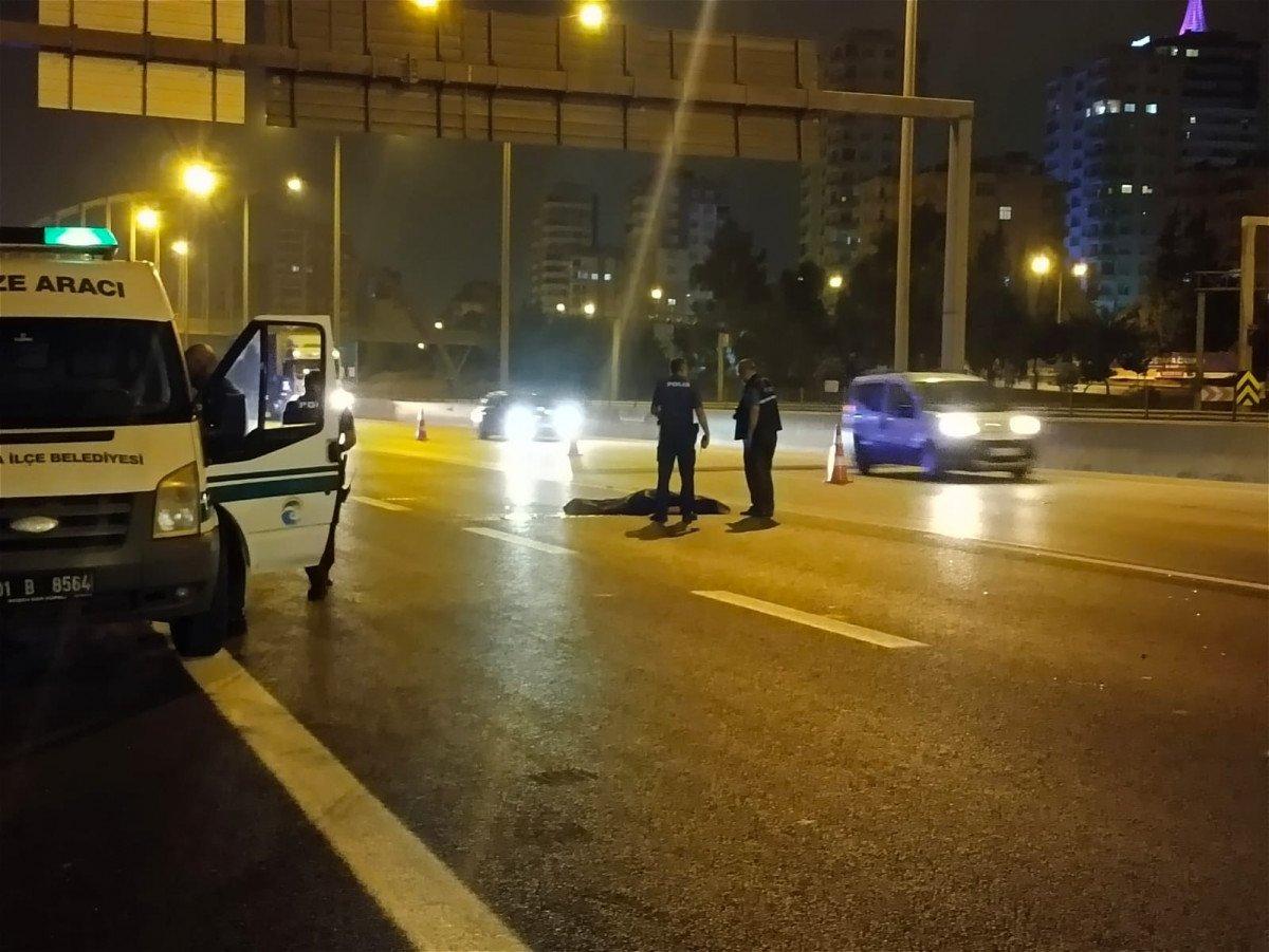Adana'da arkadan çarptığı motosikletli öldü