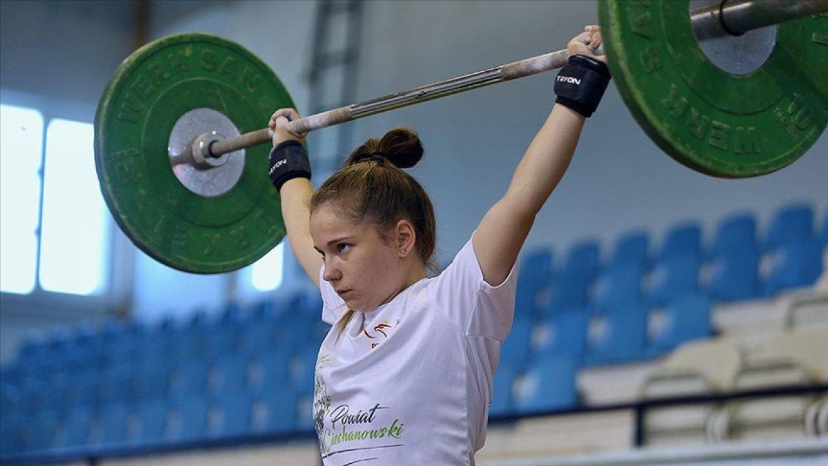 Lösemiyi yenen Ceren, halterde Avrupa Şampiyonu oldu