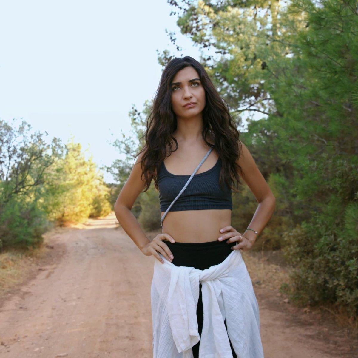 Filiz Akın, Tuba Büyüküstün'ü tebrik etti