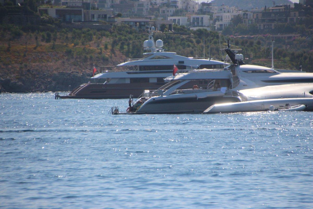 Bodrum’da uzay mekiği görünümlü yat