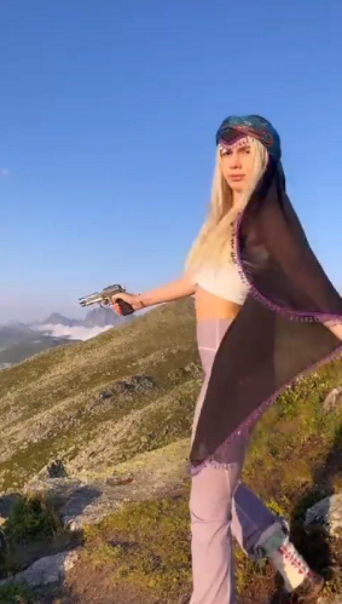 Aleyna Tilki, atış talimi yaptı