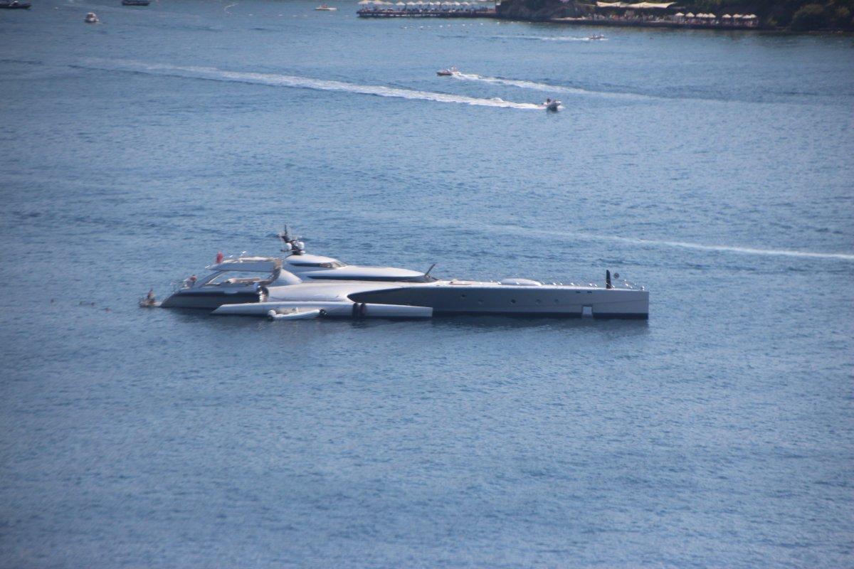 Bodrum’da uzay mekiği görünümlü yat