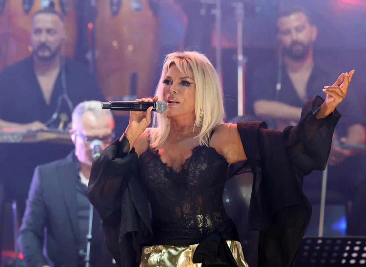 Ajda Pekkan'ın koronavirüs testi pozitif çıktı