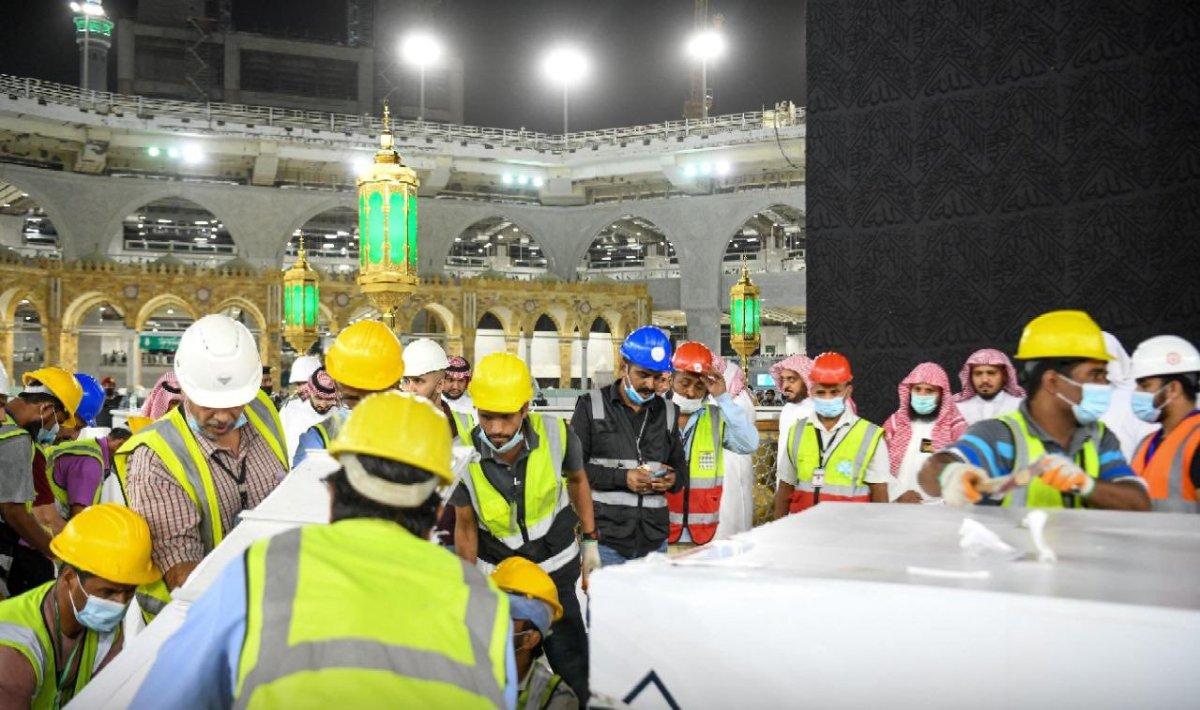 Kabe'nin etrafındaki bariyerler 2,5 yıl sonra kaldırdı