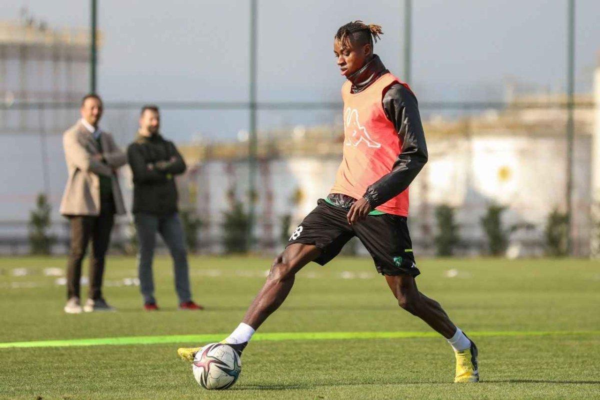 Menemen FK'dan Devler Ligi'ne: Ibrahim Rasheed