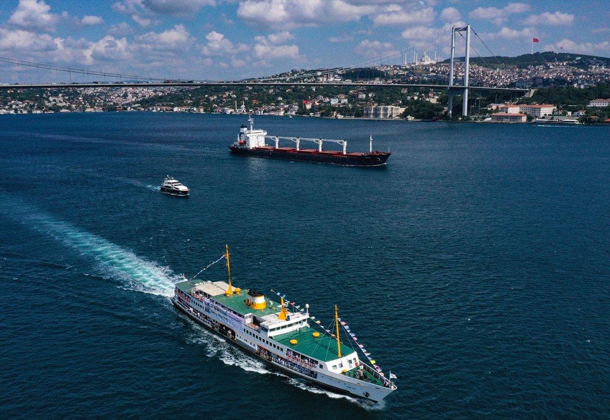 Ukrayna'dan çıkan ilk tahıl gemisi İstanbul Boğazı'nı geçti