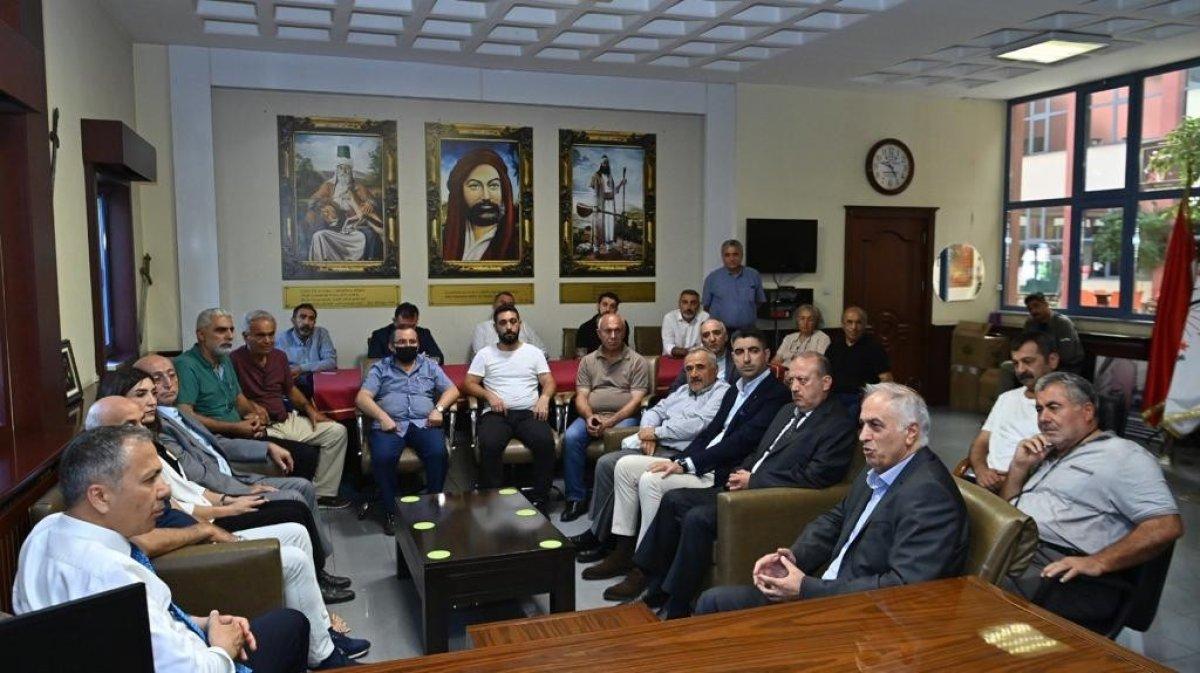 İstanbul Valisi Yerlikaya, muharrem ayı dolayısıyla cemevlerini ziyaret etti