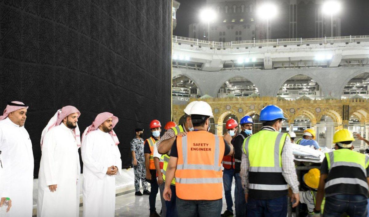 Kabe'nin etrafındaki bariyerler 2,5 yıl sonra kaldırdı