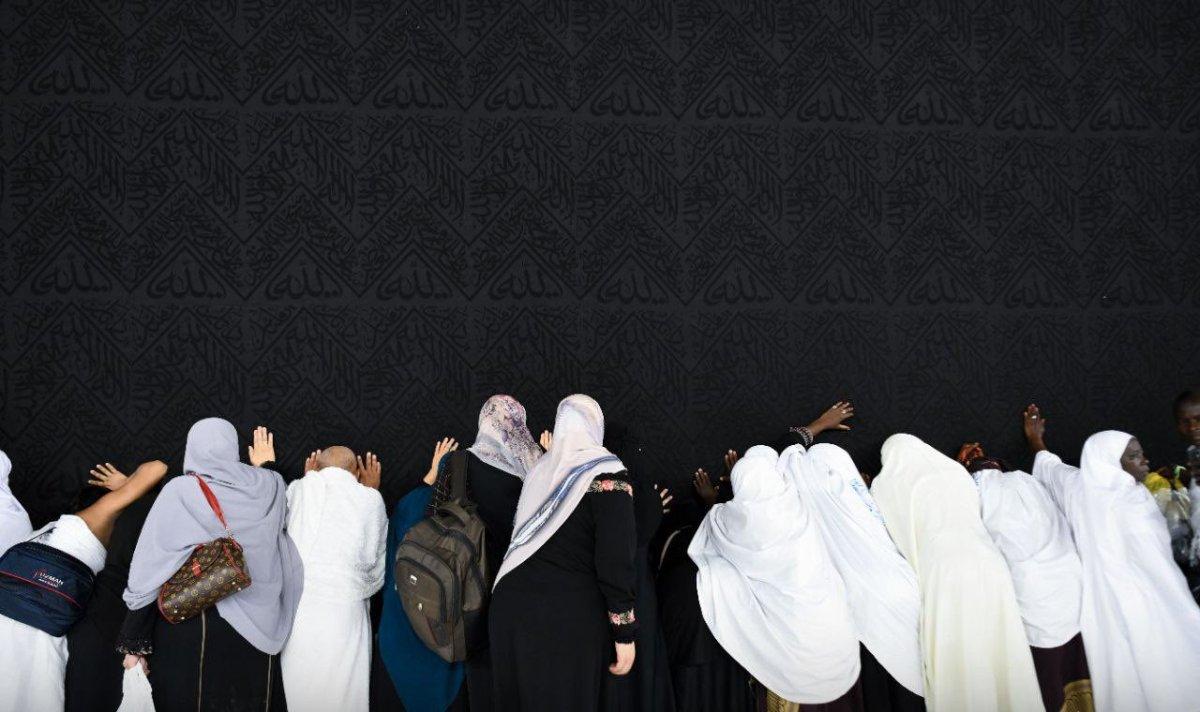 Kabe'nin etrafındaki bariyerler 2,5 yıl sonra kaldırdı