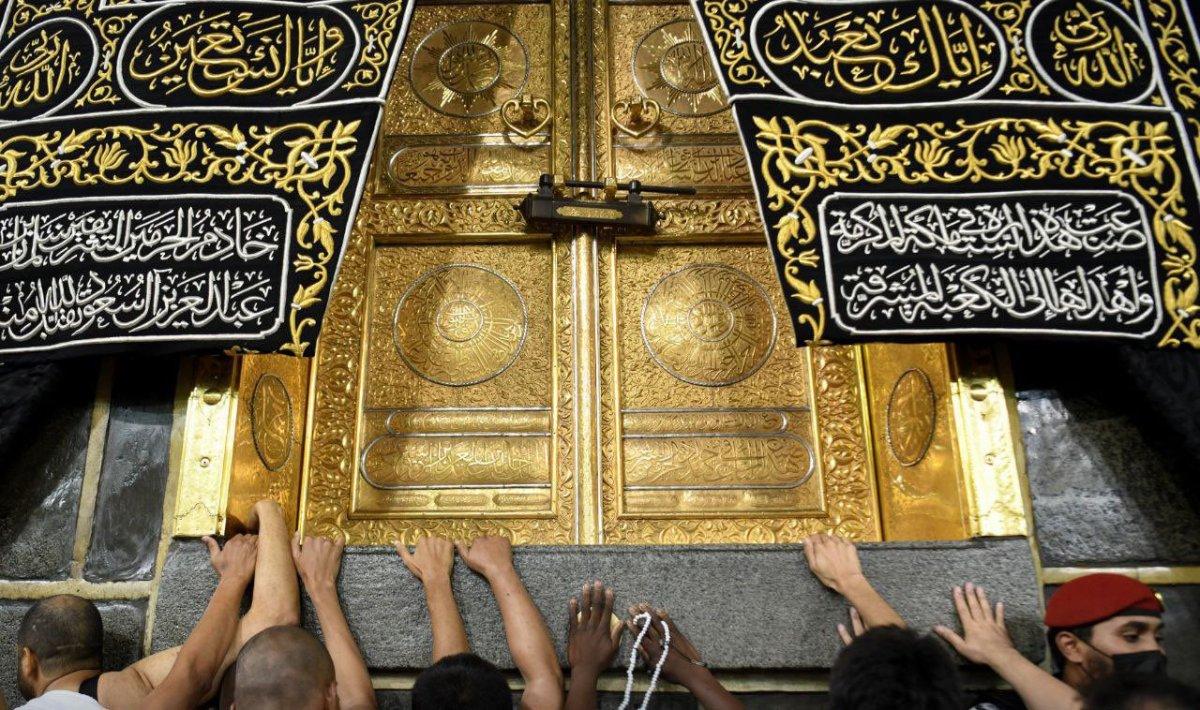 Kabe'nin etrafındaki bariyerler 2,5 yıl sonra kaldırdı