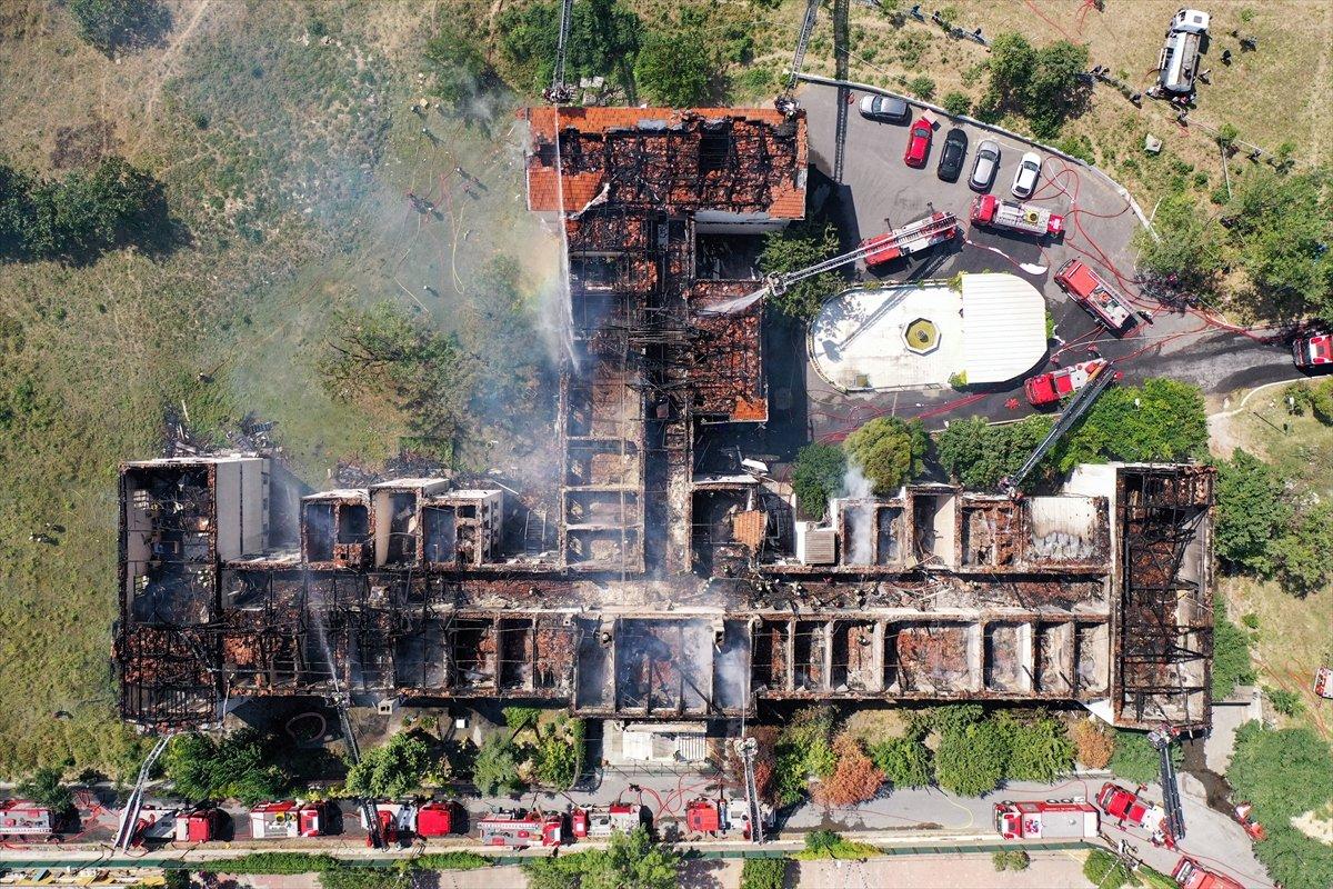 İstanbul'da Balıklı Rum Hastanesi'nde çıkan yangın kontrol altında