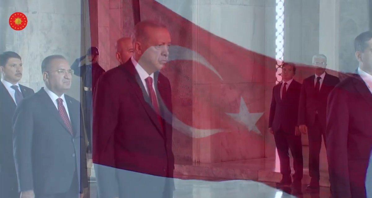 Cumhurbaşkanı Erdoğan, YAŞ öncesi Anıtkabir'e gitti