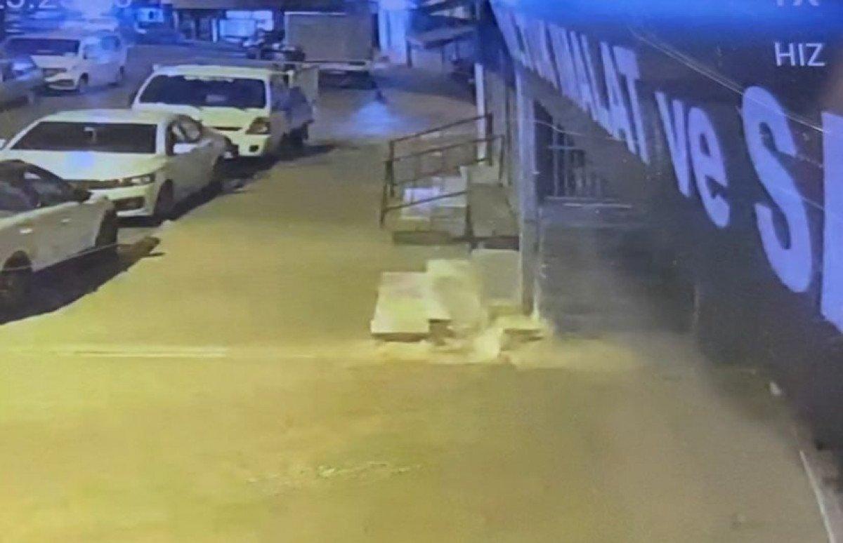 Esenler'de, kuaför dükkanına silahlı saldırı